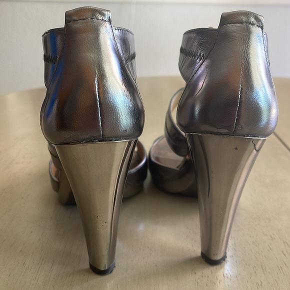 Michael Kors Berkeley T-Strap Non Glitter Silver Heels - Picture 4 of 10